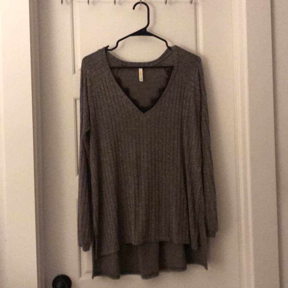 TOP WITH LACE DETAIL